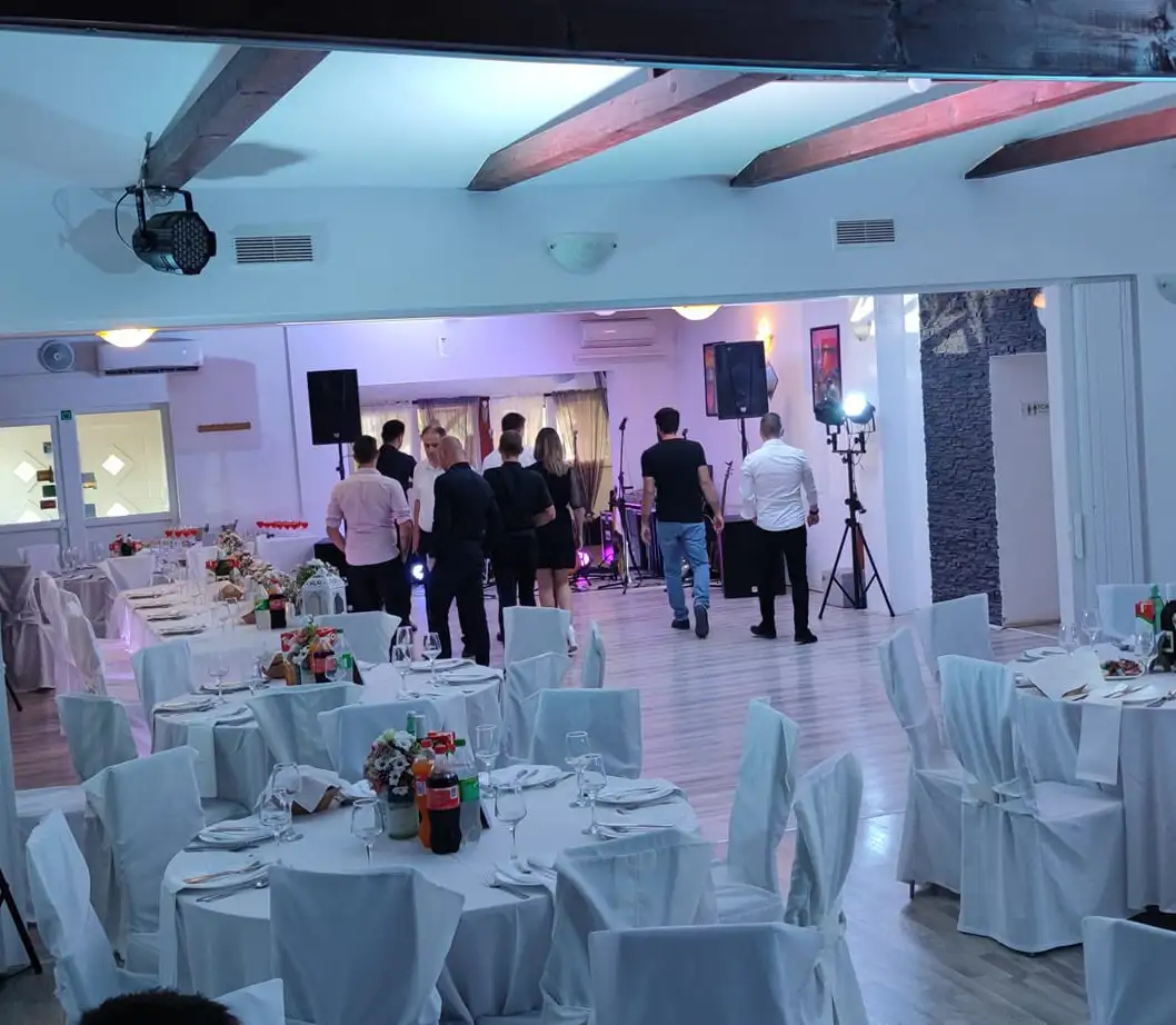 Interijer restorana Buffet Zrinski — topli ambijent obiteljskog lokala u Črnkovcu